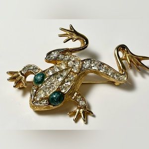 Sarah Coventry vintage goldtone rhinestone & green eyes frog brooch (459)